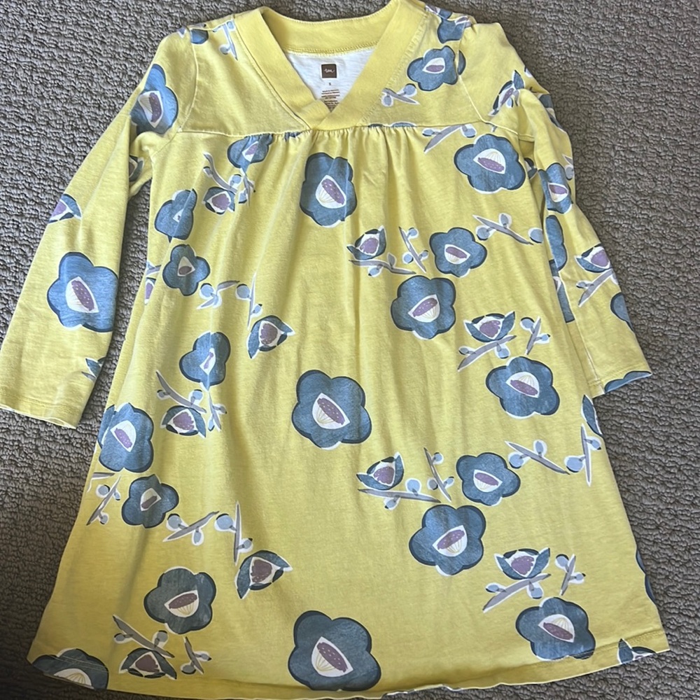 Tea collection. Size 5. Good condition.